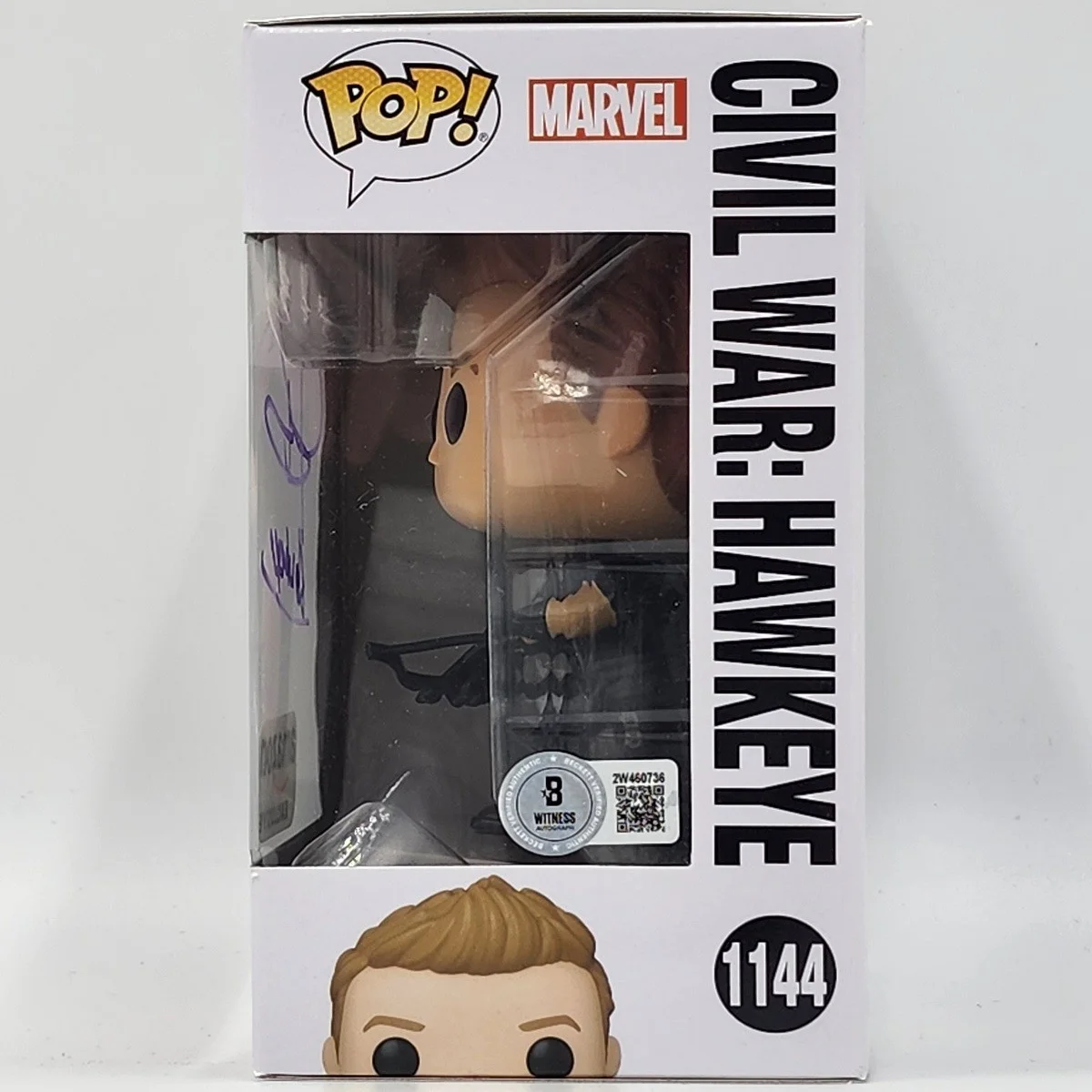 Jeremy Renner — Jeremy Renner Signed Civil War Hawkeye Funko (1144) w/ "Hawkeye", изображение 3