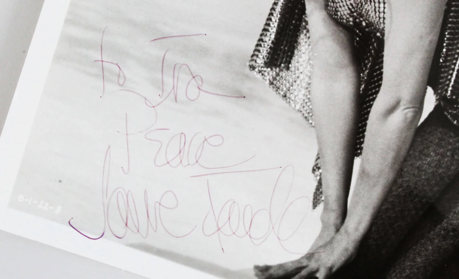 Jane Fonda Signed Photo 8x10 - COA JSA, изображение 2