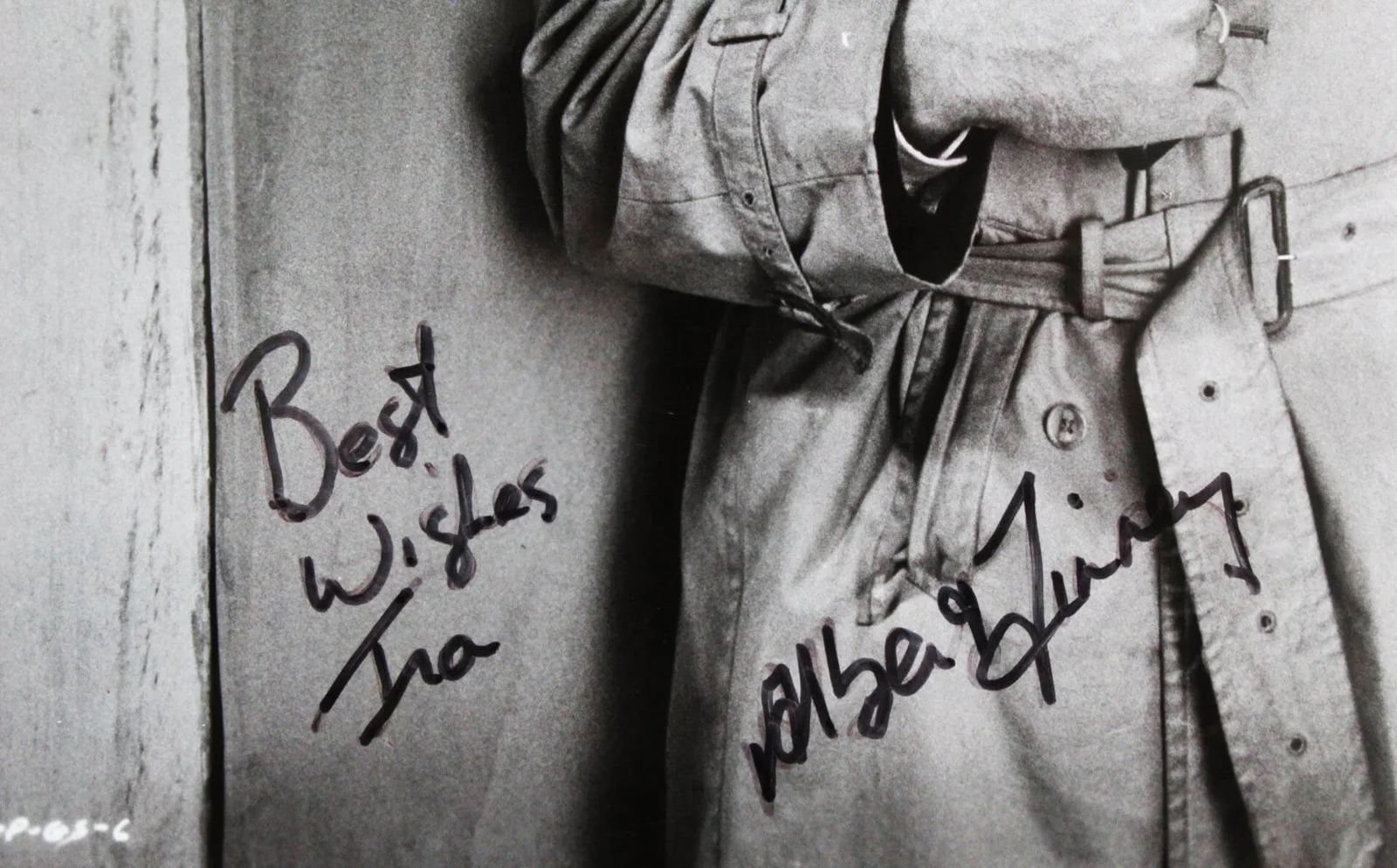 Albert Finney Signed Photo 8x10 - COA JSA, image 2