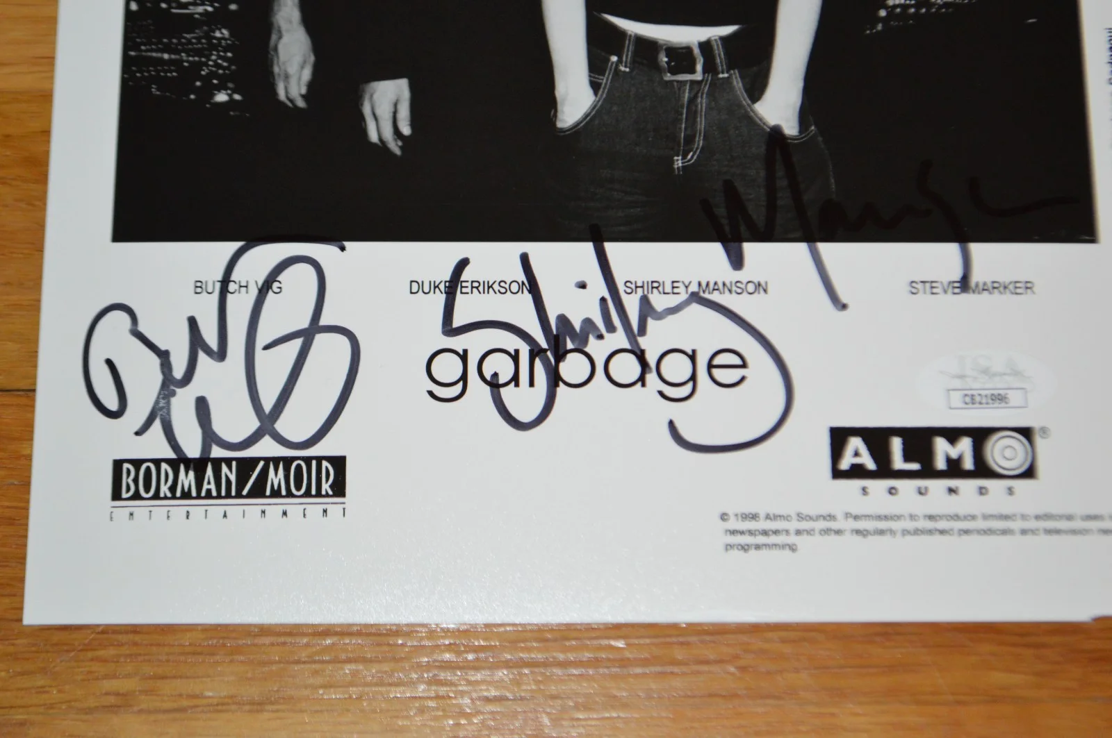 GARBAGE ~ Shirley Manson + Band Autographed 8x10 Vintage Promo Photo w/ JSA COA, изображение 3