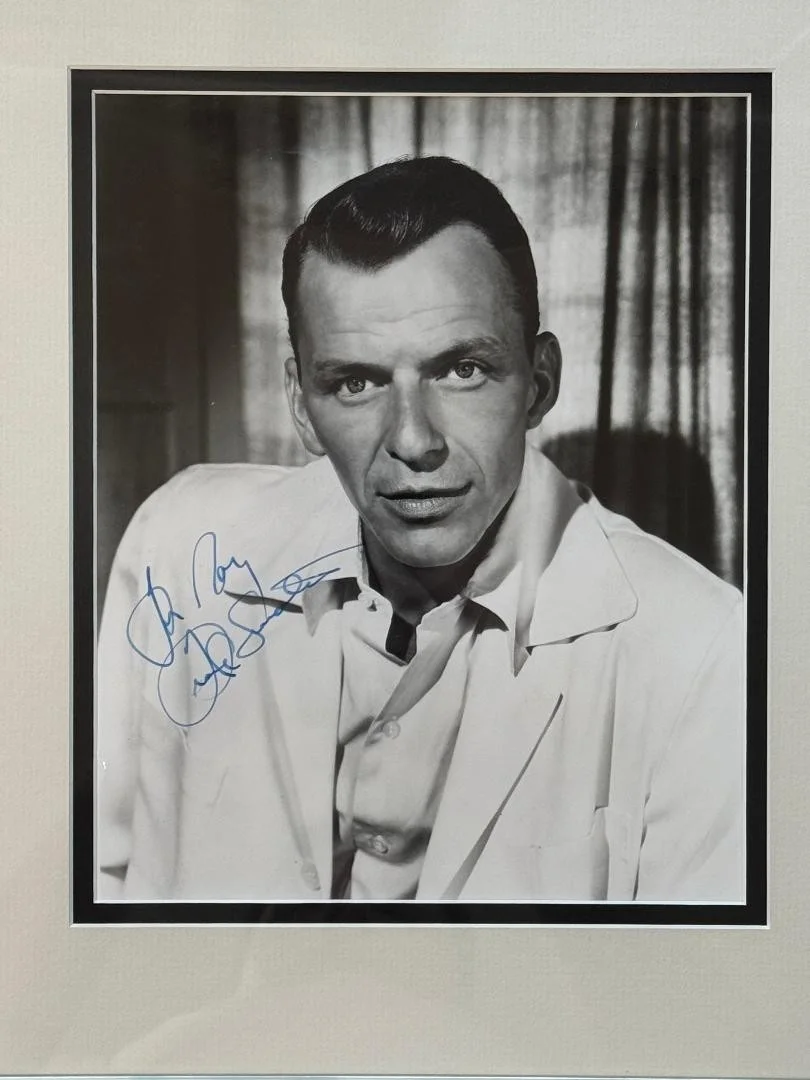 FRANK SINATRA signed Auto 8x10 Vintage Photo Autograph Framed RR Auction PSA COA, изображение 2