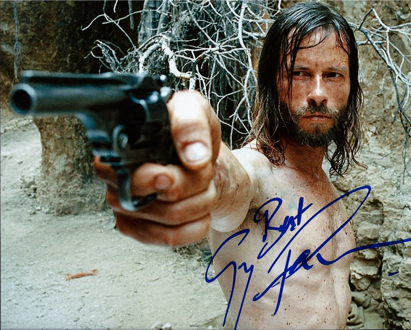 Guy Pearce — Guy Pearce signed The Rover 8X10 photo In Person. Proof - Memento