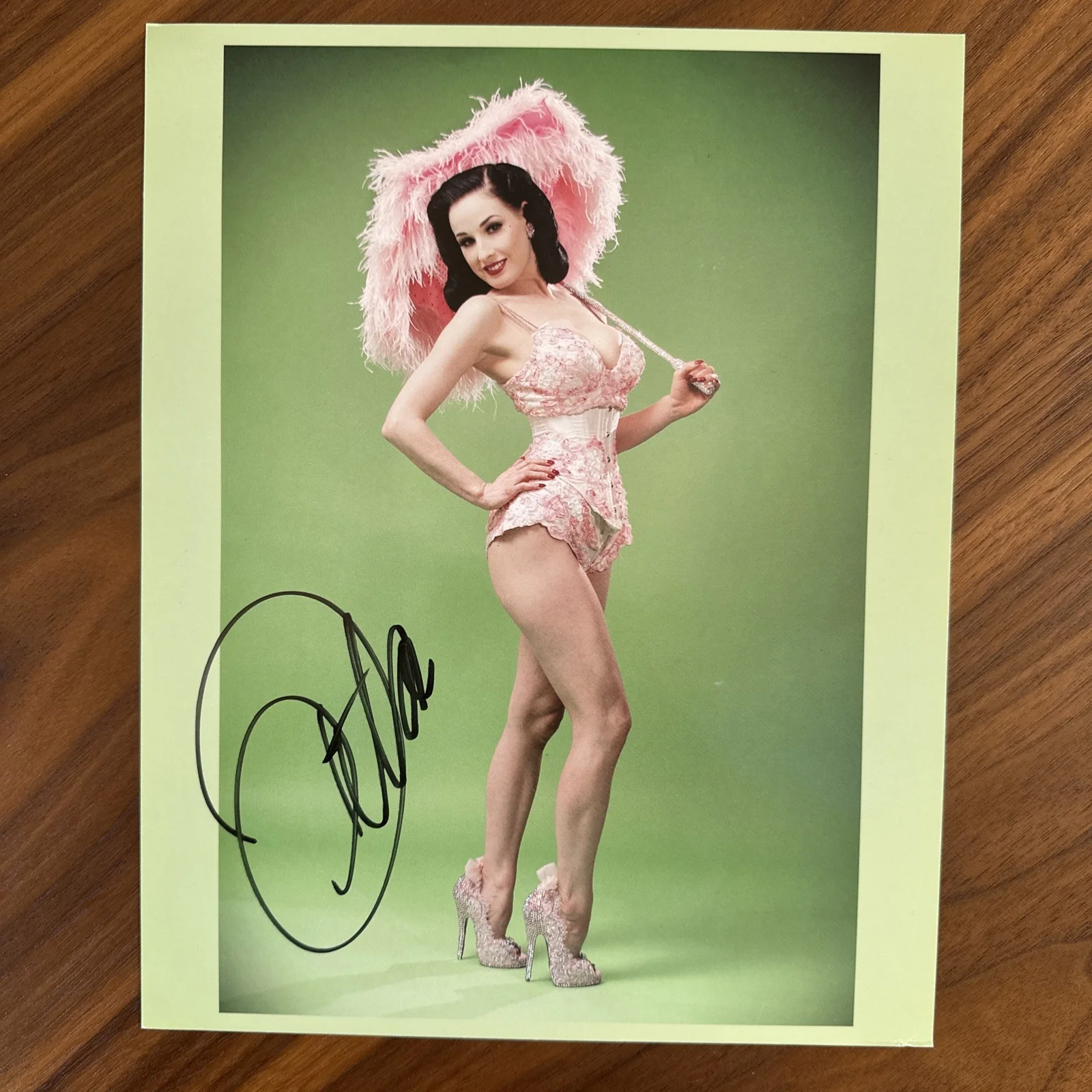 Pair of 2 Dita Von Tease Signed 8x10 Photos, изображение 2