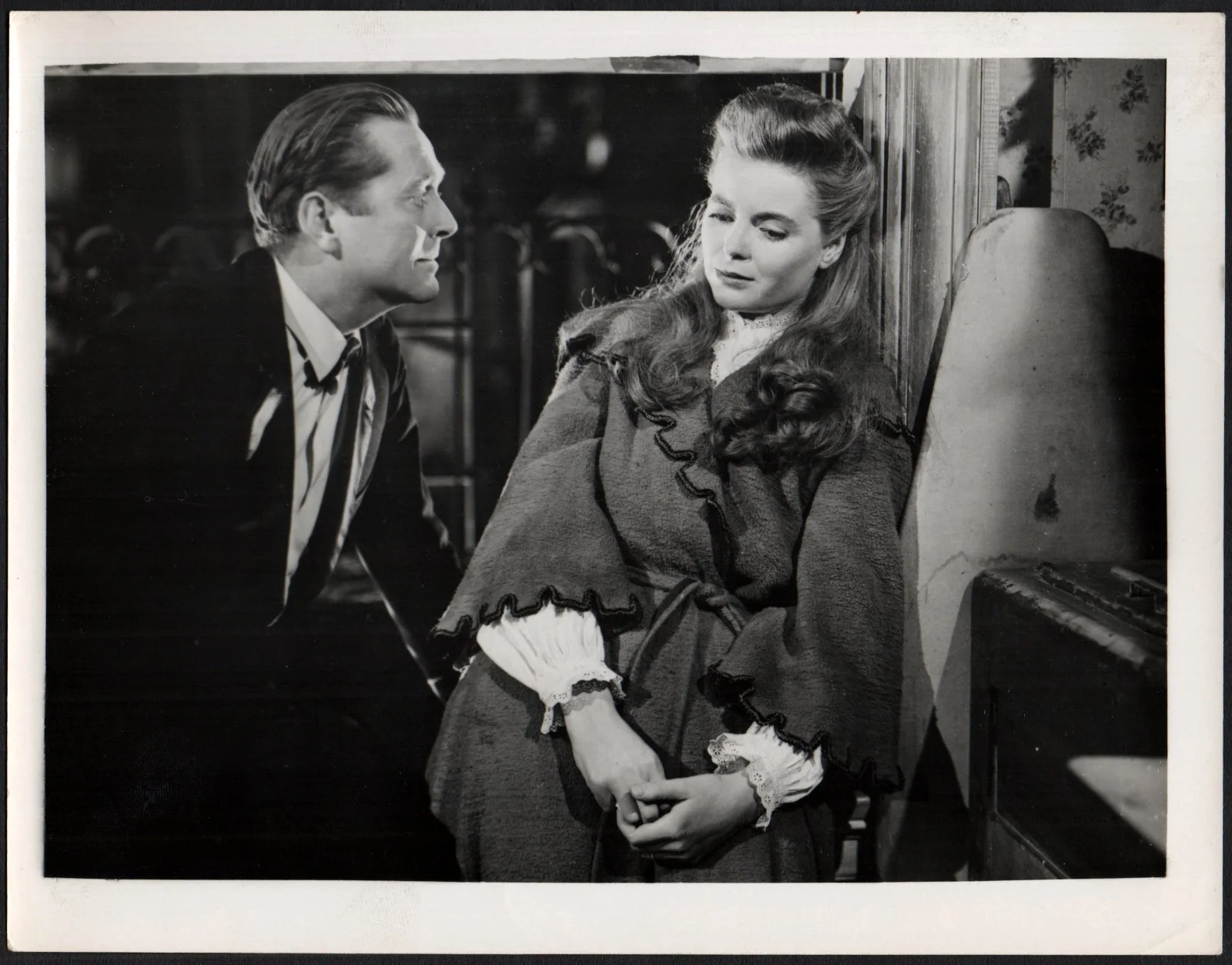A TREE GROWS IN BROOKLYN 1945 Lloyd Nolan, Dorothy McGuire 4 STILLS, image 5