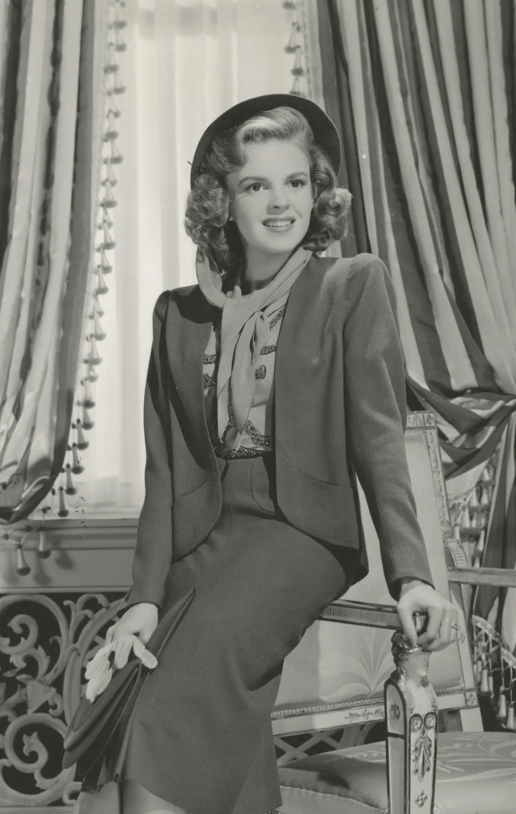 GARLAND, Judy. (1922–1969): "For Me and My Gal" - Signed Photograph, изображение 2
