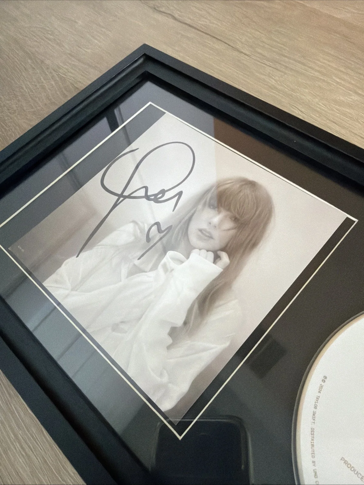 TAYLOR SWIFT CD TORTURED POET DEPARTMENT WITH HEART SIGNED PHOTO FRAMED, image 3