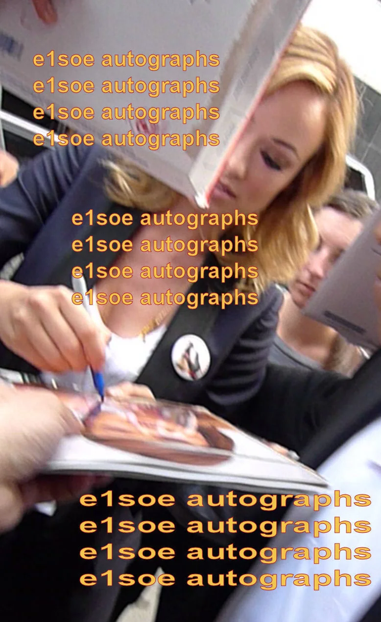 Olivia Wilde — Olivia Wilde signed 8x10 photo - In Person Exact Proof - Tron Legacy, image 2