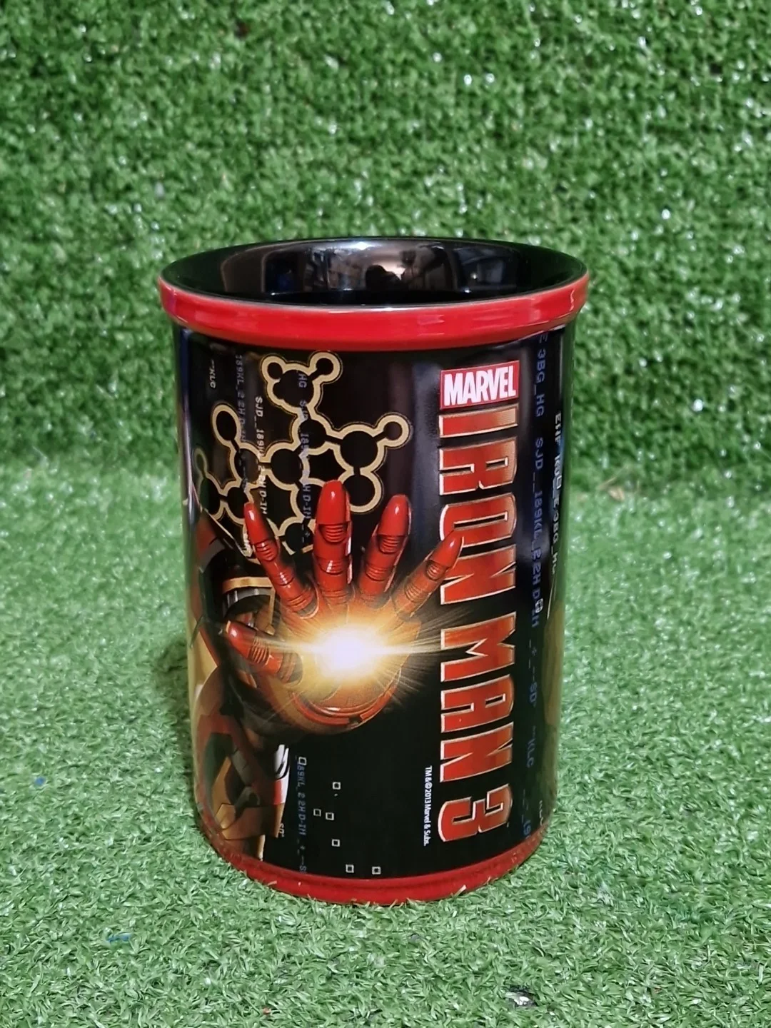 Disney Marvel Iron Man 3 Mug Large 18oz Excellent Condition 13.5cm Tall 2013, image 2