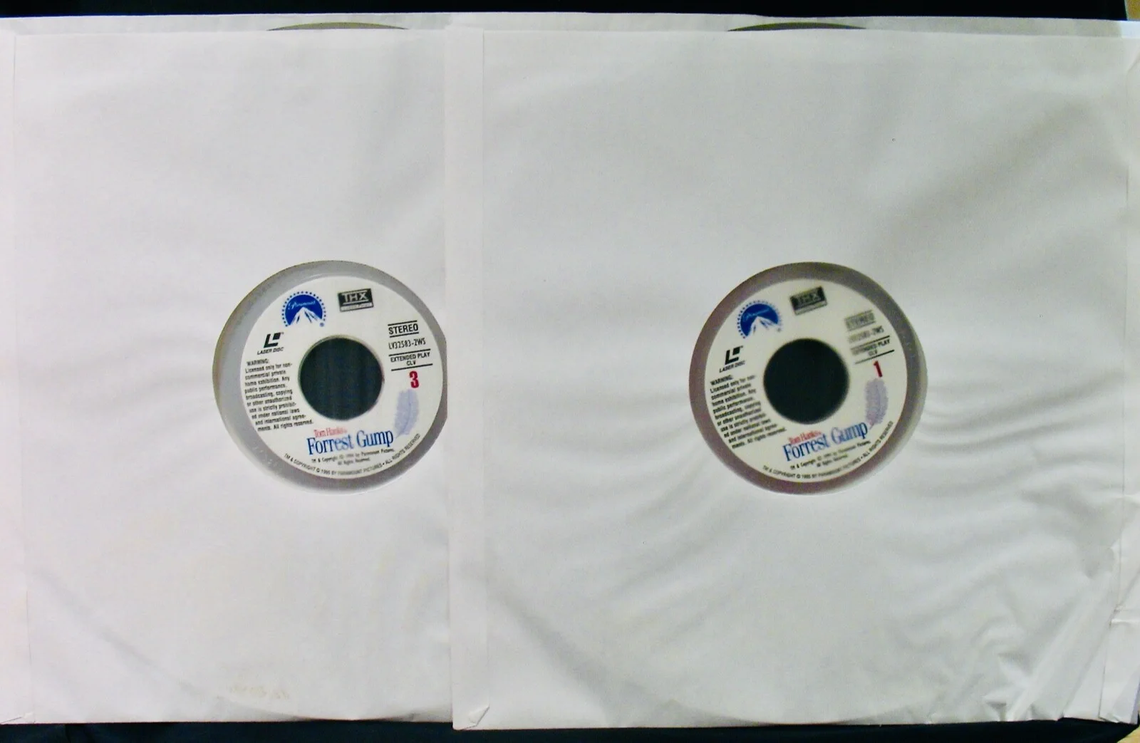 Tom Hanks — FORREST GUMP~Tom Hanks Signed FORREST GUMP Laser Disc (Deluxe Version)~Excellent, image 3