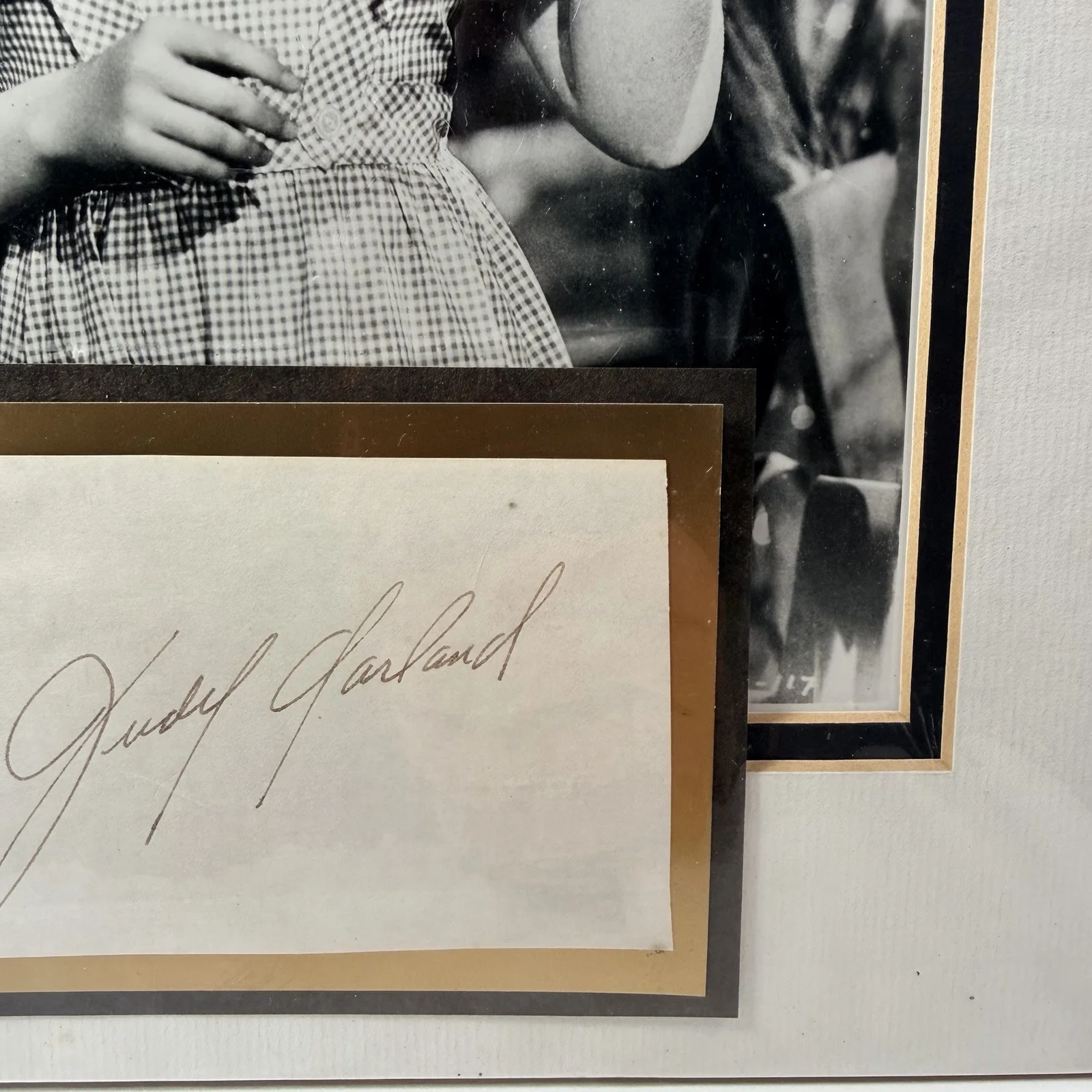 Judy Garland — Judy Garland Autograph / matted w/ Black & Gold w/ ‘ Heroes and Legends ‘ COA, image 5