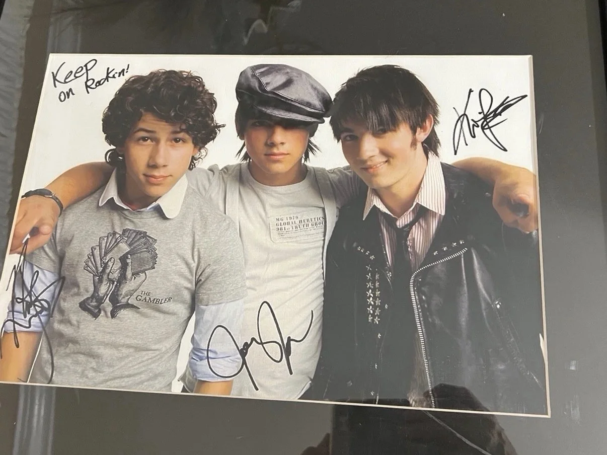Jonas Brothers Original Autographed Rock Band Photo Signed 'Keep on Rockin!', изображение 2