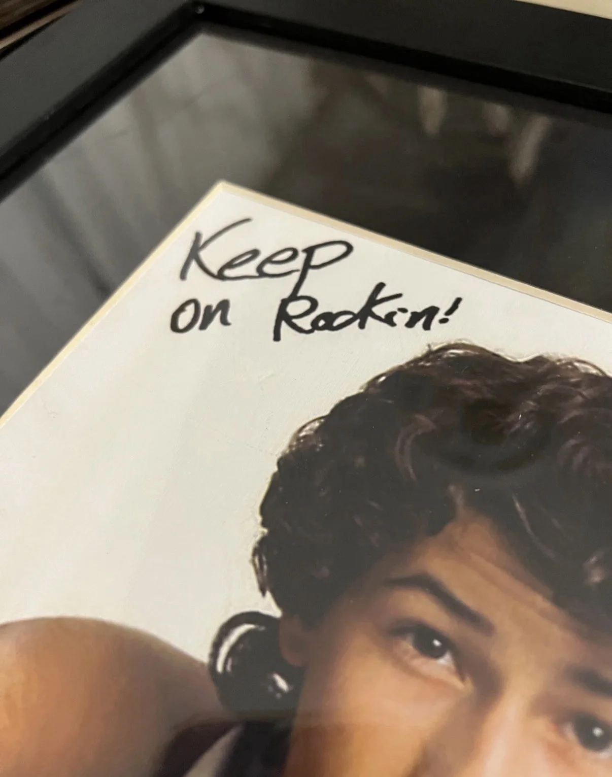 Jonas Brothers Original Autographed Rock Band Photo Signed 'Keep on Rockin!', изображение 4