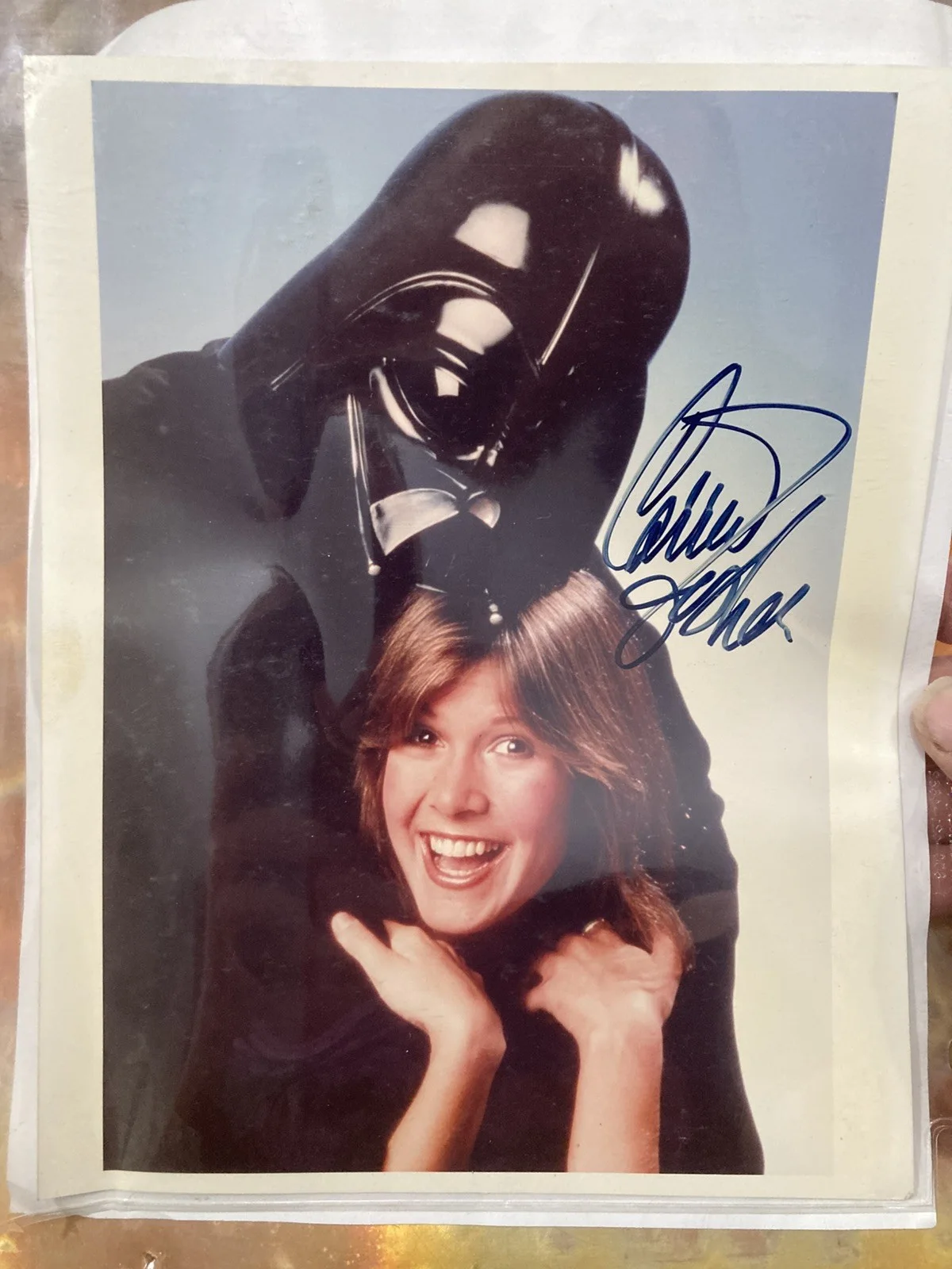 Carrie Fisher — Carrie Fisher Signed 8x10 Star Wars with Darth Vader Autograph Photo vintage 70s