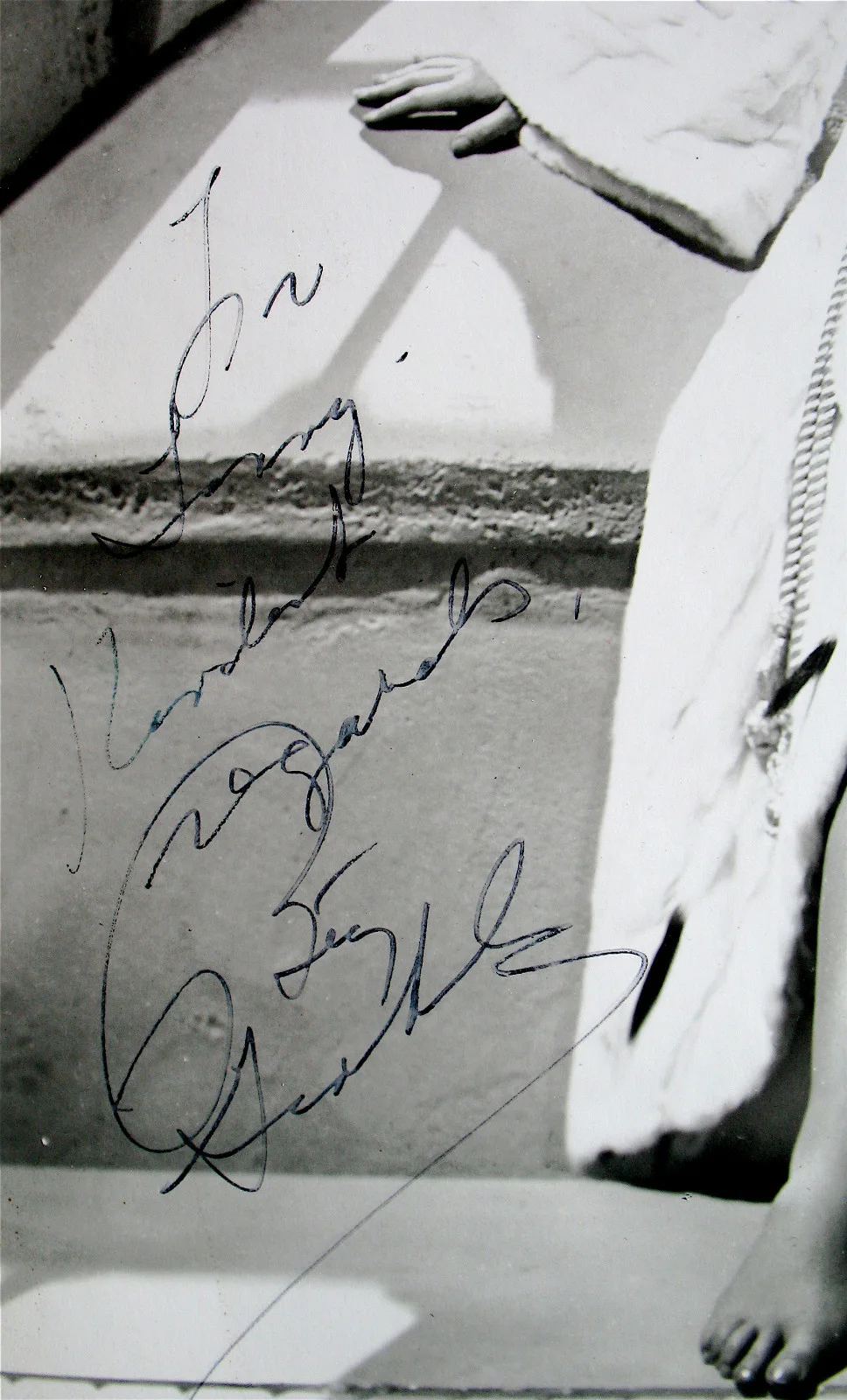 BETTY GRABLE — BETTY GRABLE-Mega Rare 11x13 Autographed & Inscribed Photograph-Sexy Pinup Girl, изображение 2
