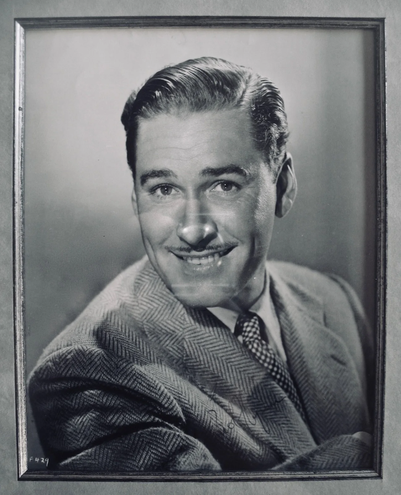Erroll Flynn — ERROLL FLYNN~ROBIN HOOD~Rare Framed Autographed Photograph Display-With 2 COA's, image 3