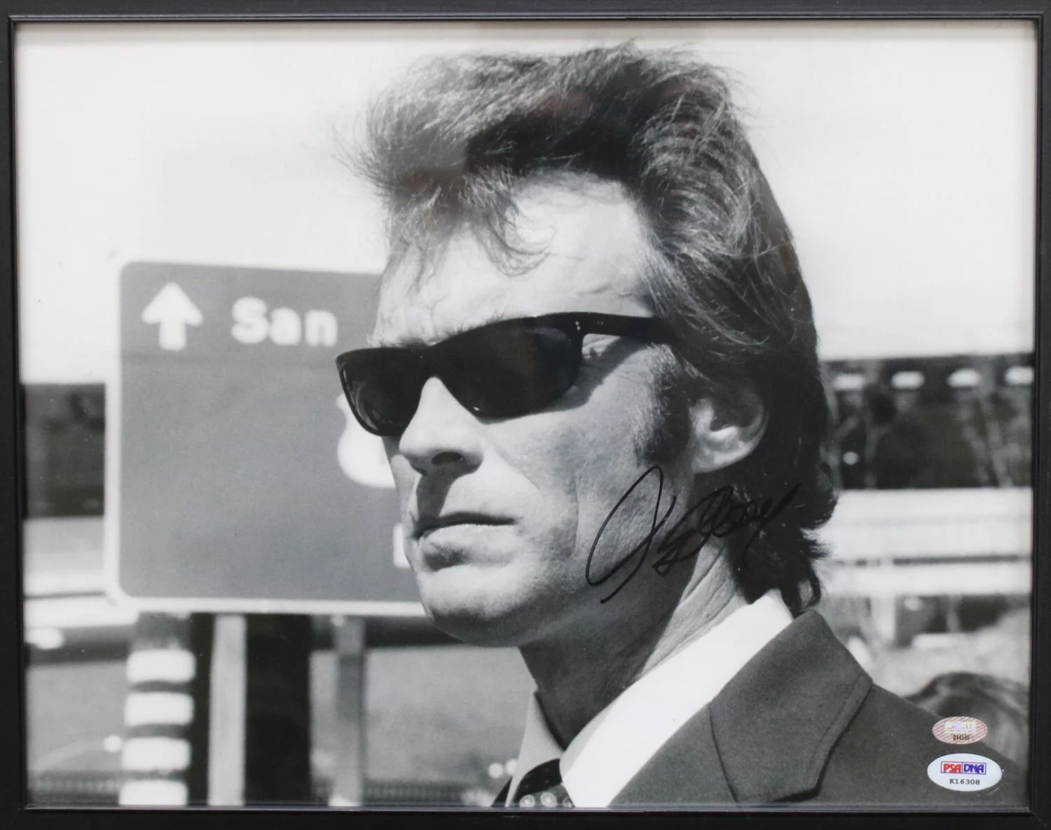 Clint Eastwood — Clint Eastwood Autographed Photo ~ Rare Vintage Dirty Harry Magnum Force Image, изображение 2