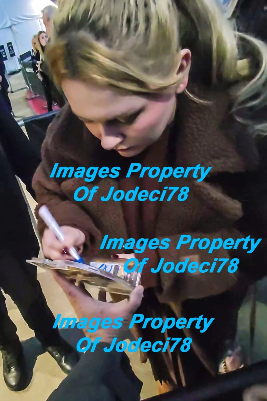 Abigail Breslin — Abigail Breslin Signed LITTLE MISS SUNSHINE 20th Anniv VW T2 Bus EXACT Proof JSA, image 3