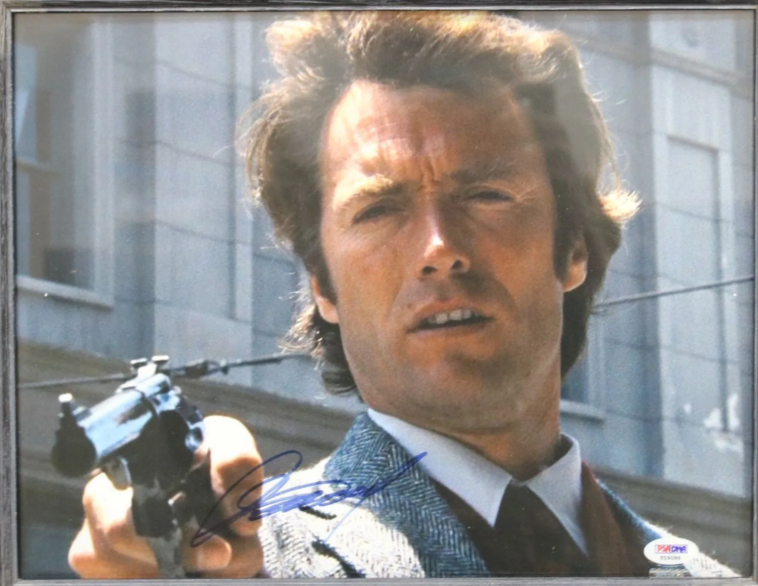 Clint Eastwood — Clint Eastwood Vintage Autographed Photo ~ Dirty Harry, Do You Feel Luck PSA/DNA, изображение 2