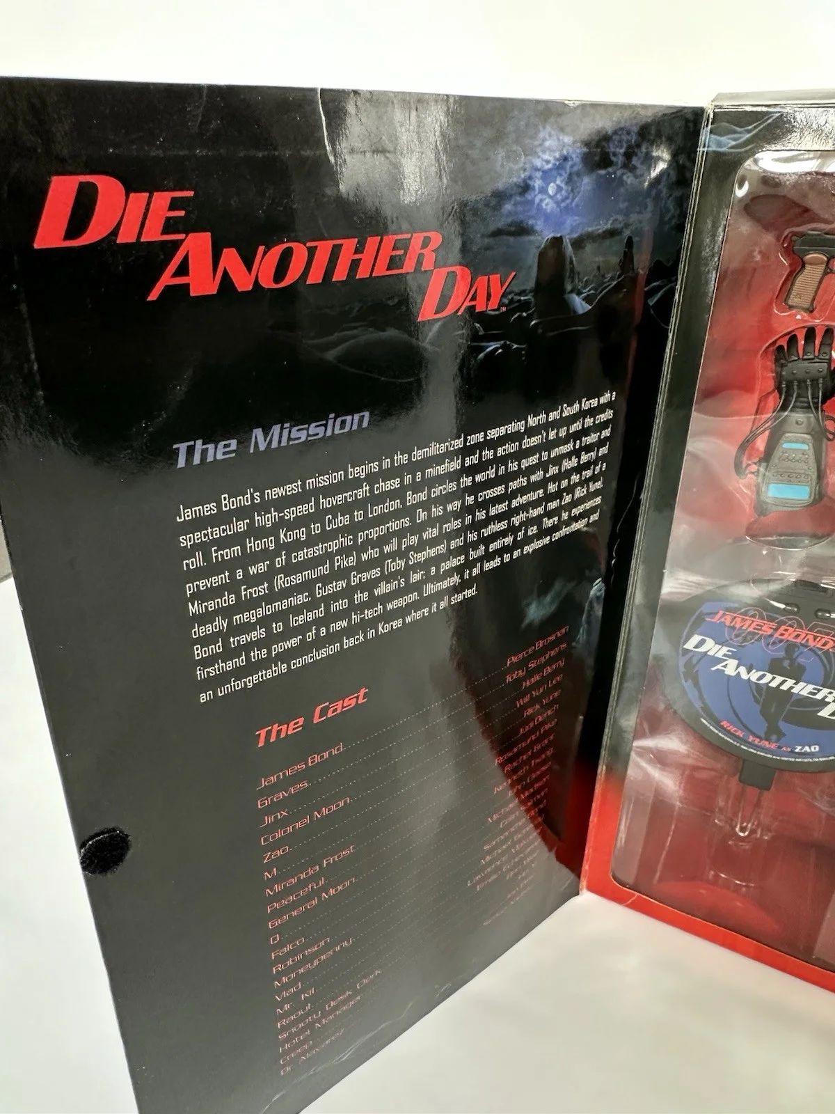 Die Another Day Zao Large Figure Never Been Out Of Box Free Uk P&p, изображение 3