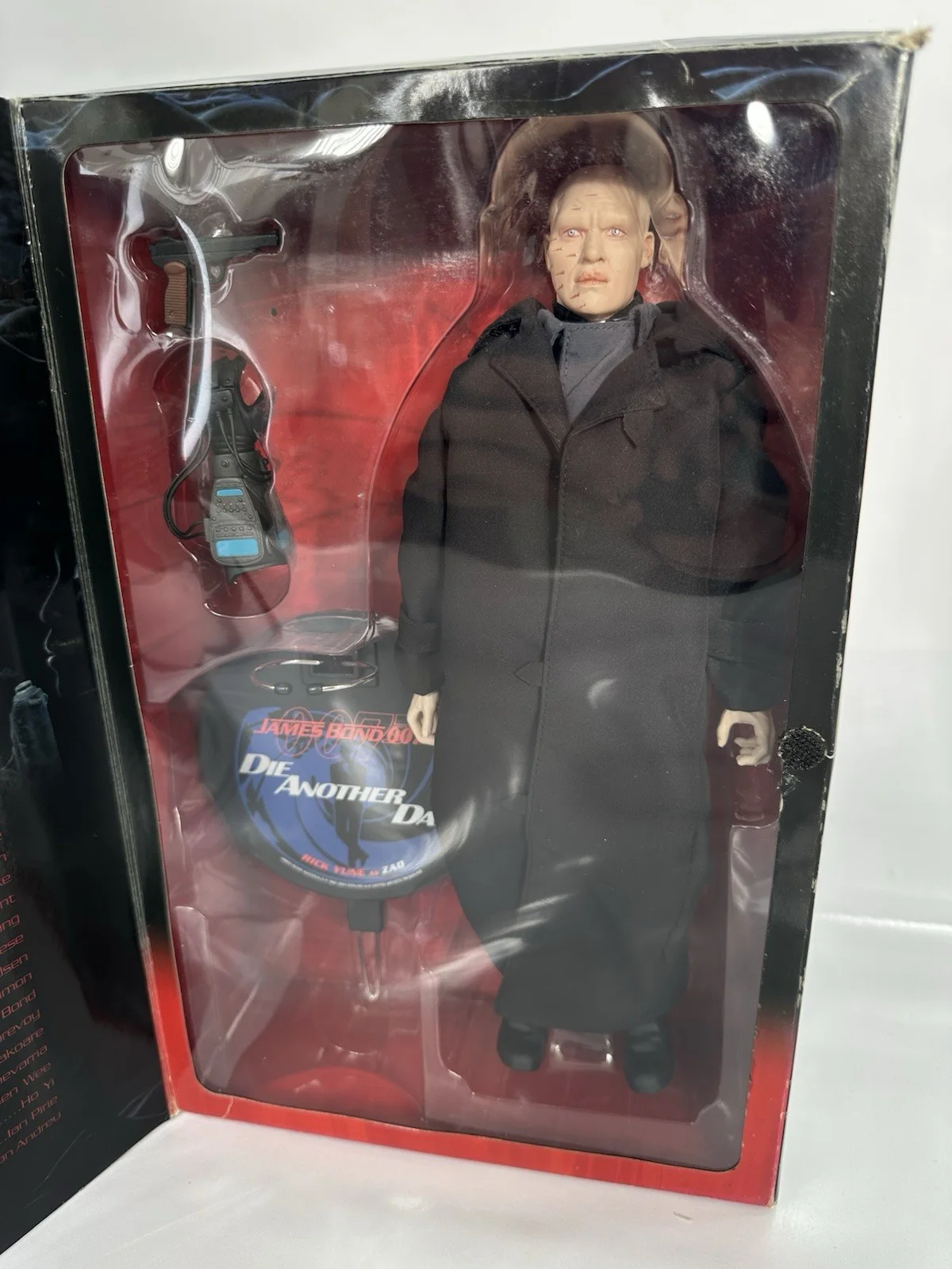 Die Another Day Zao Large Figure Never Been Out Of Box Free Uk P&p, изображение 4