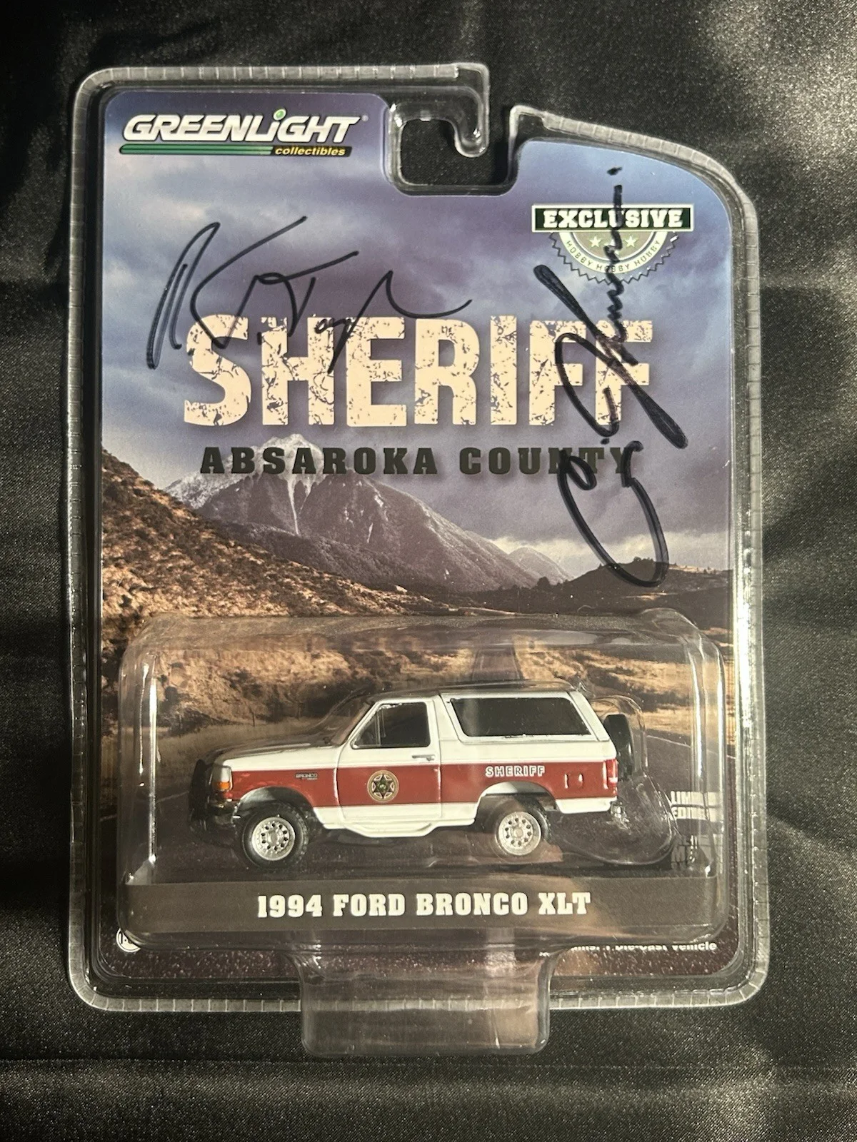 Longmire Bronco 1:64 Signed By Robert Taylor and Craig Johnson at Longmire Days, изображение 4