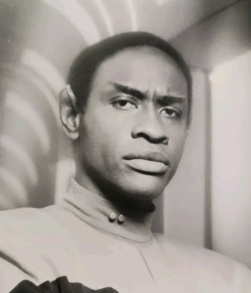 Tim Russ — Tim Russ Signed 8X10 Photo Star Trek Voyager As Tuvok Autograph, image 2