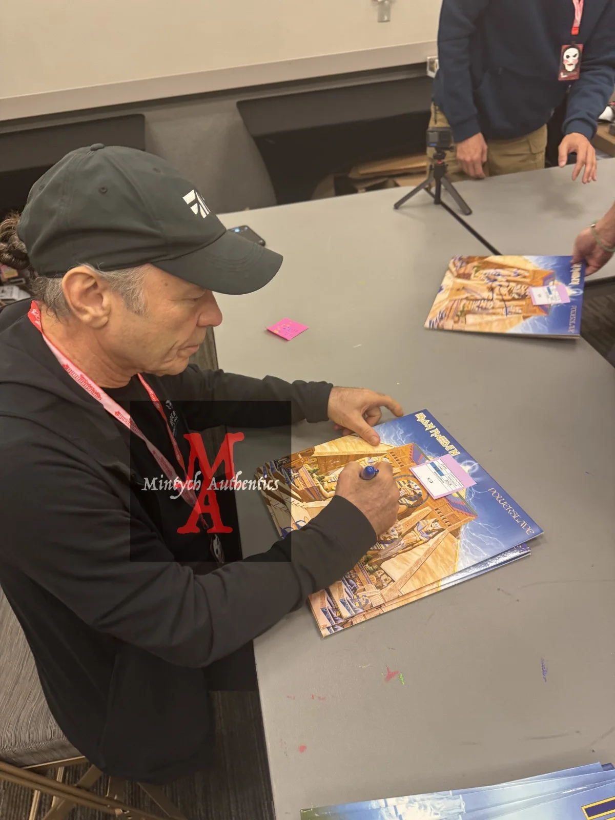 Bruce Dickinson Iron Maiden autographed signed 11x14 photo Beckett COA, изображение 3