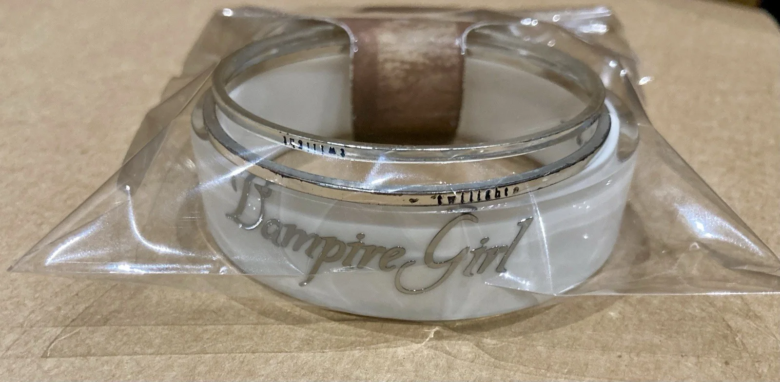 The Twilight Saga - New Moon - Bracelet Set of Three - “Vampire Girl” - RARE, изображение 3