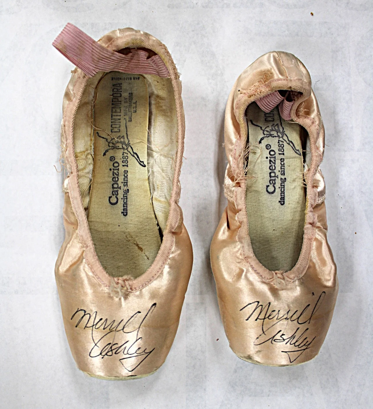 MERRILL ASHLEY New York City Ballet Principal Dancer Autographed Pointe Shoes, image 2