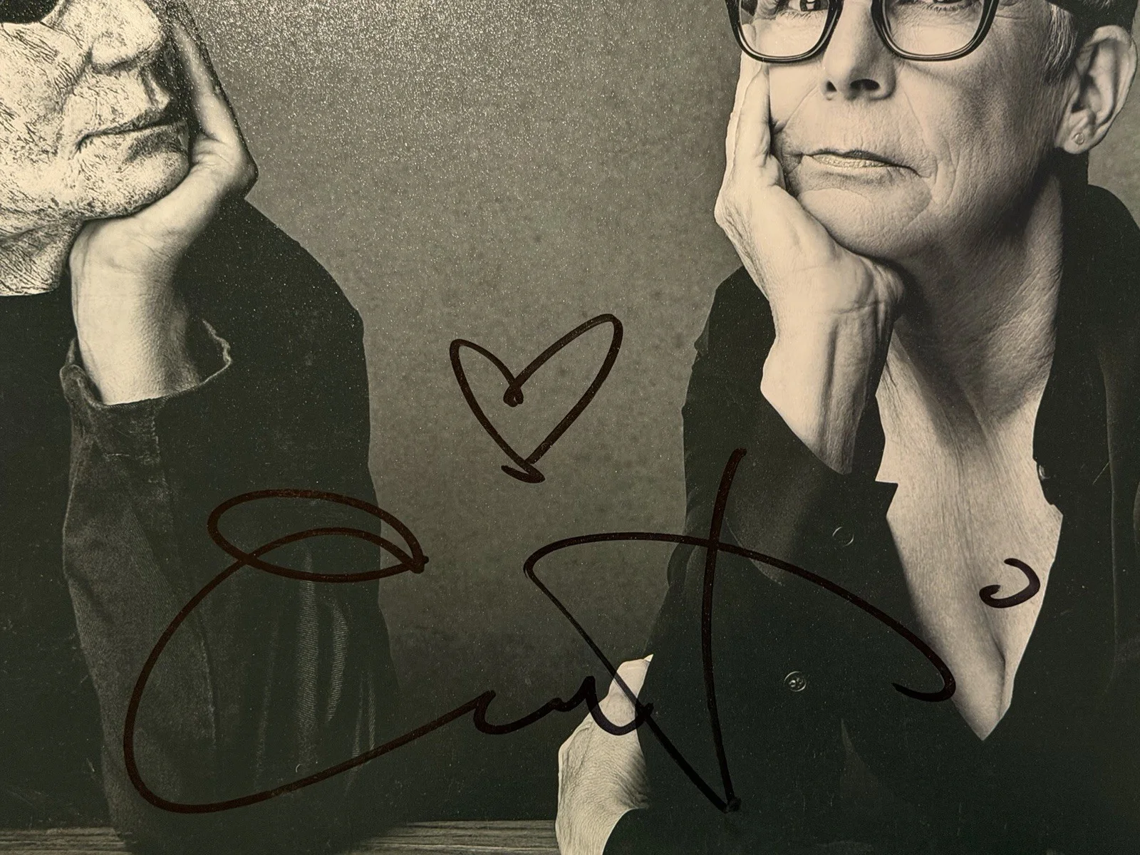 Jamie Lee Curtis — JAMIE LEE CURTIS SIGNED AUTOGRAPH 11x14 HALLOWEEN PHOTO BECKETT BT97925, image 2