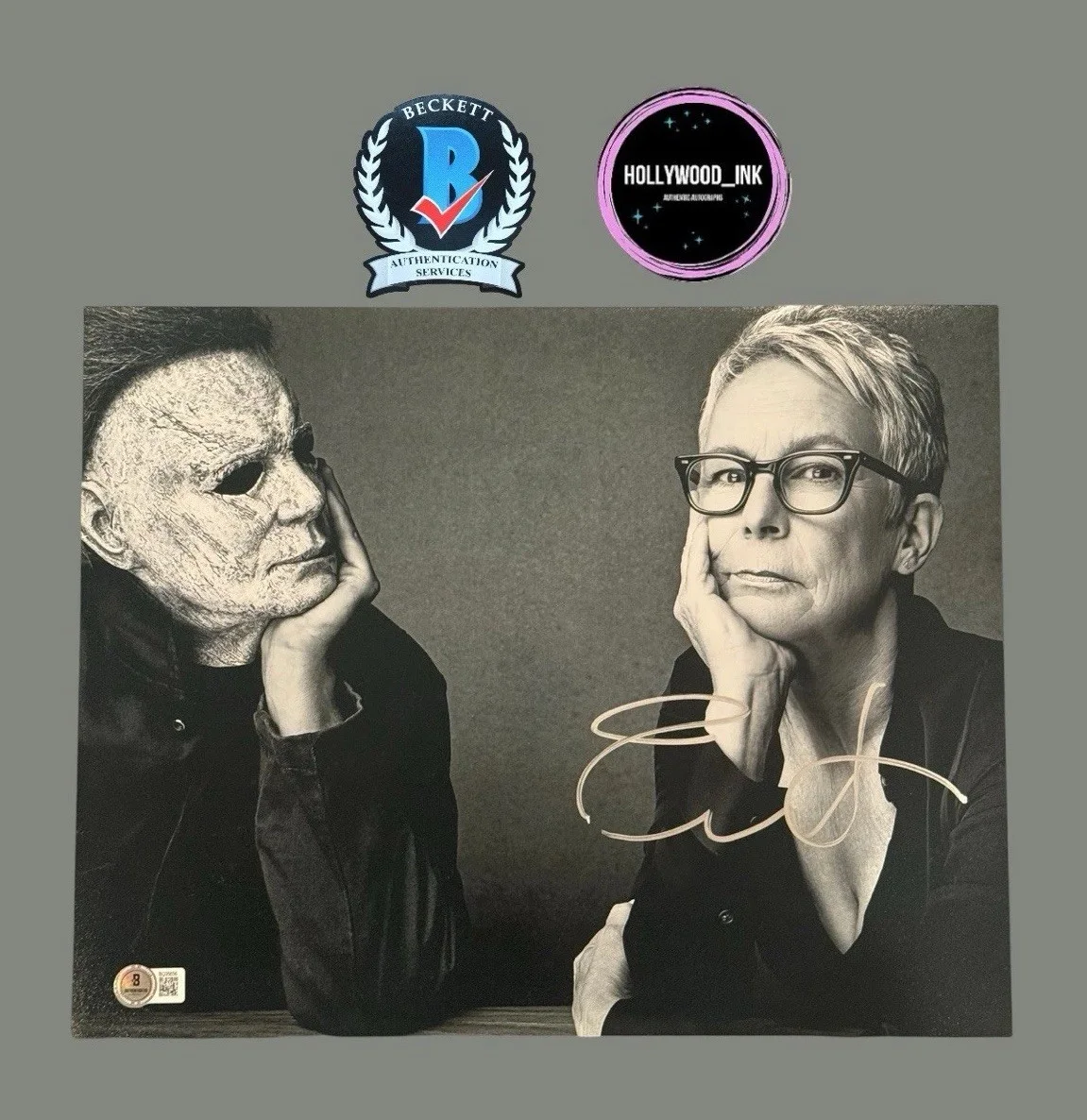 Jamie Lee Curtis — JAMIE LEE CURTIS SIGNED 11x14 PHOTO MICHAEL MYERSxLAURIE STRODE BECKETT BQ95656