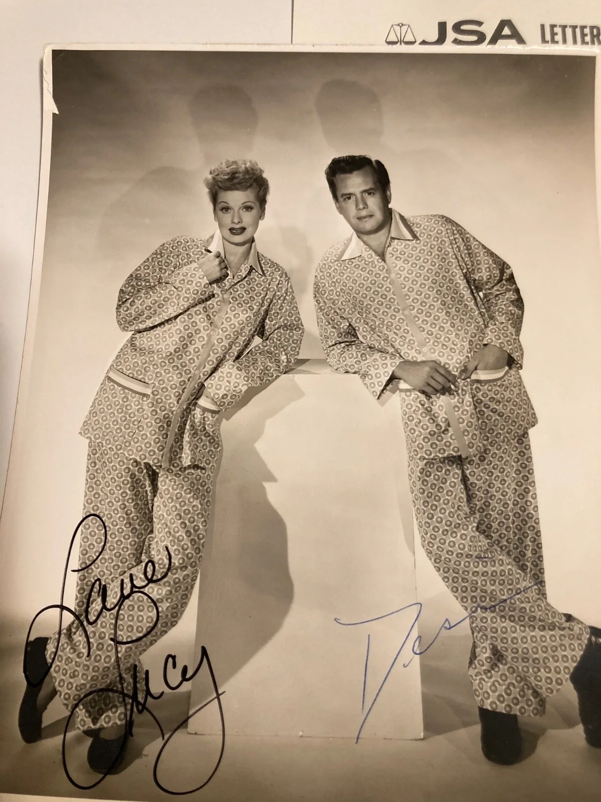 LUCILLE BALL DESI ARNAZ — LUCILLE BALL & DESI ARNAZ signed vintage 8x10 photo "I LOVE LUCY" JSA#ZZ56514, изображение 2