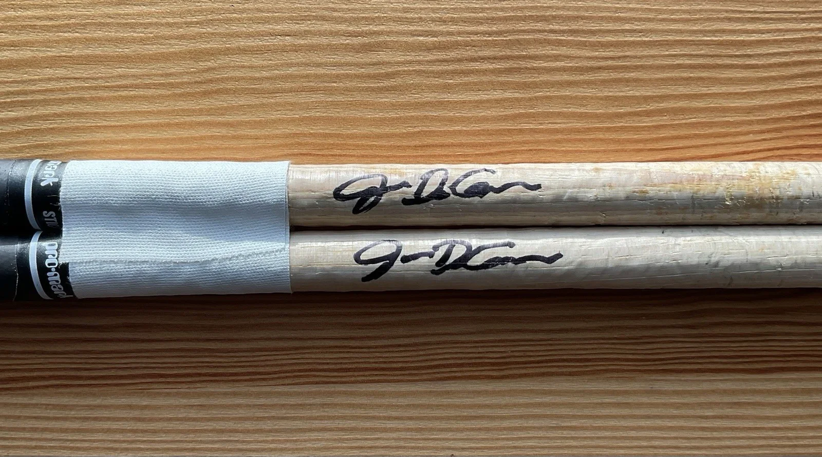 BLACK STAR RIDERS Jimmy DeGrasso Signed Drumsticks 2014 All Hell Breaks Loose, изображение 2