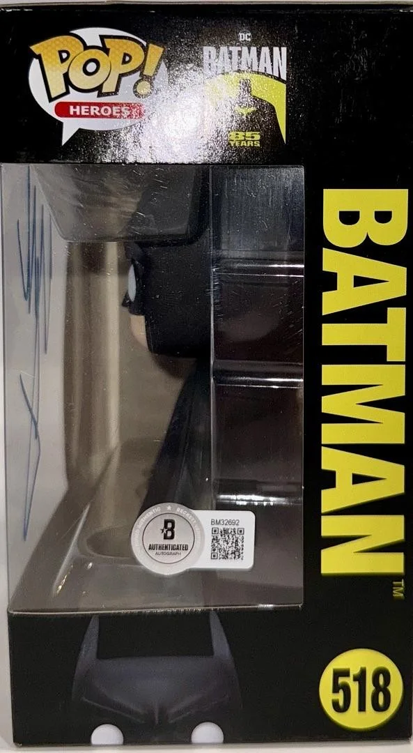 Christian Bale Signed Funko Pop #518 "Batman" - Beckett COA #02, изображение 2