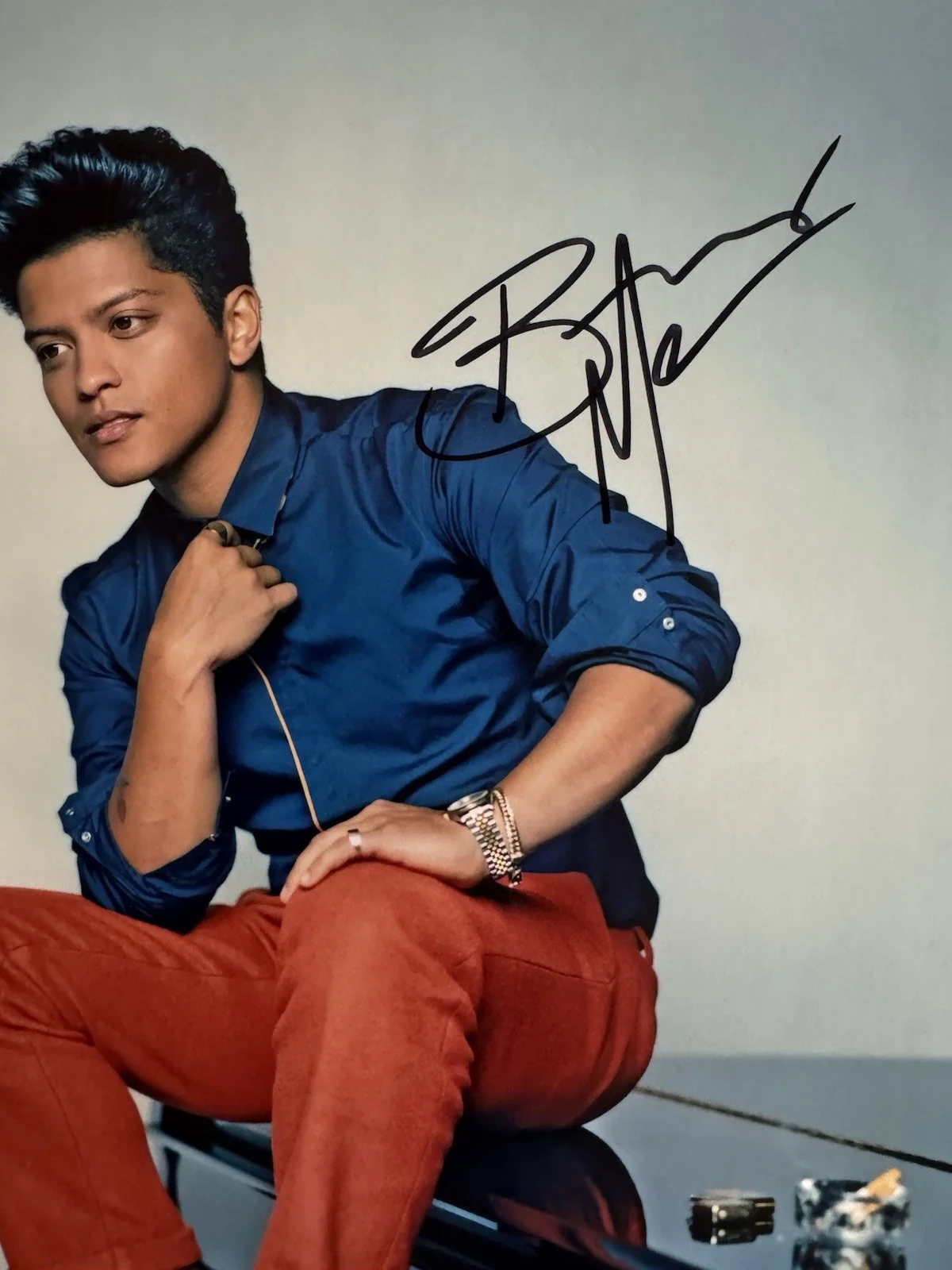 Bruno Mars Autographed photo 8 x 10 w/COA hand signed Pop Superstar, изображение 2