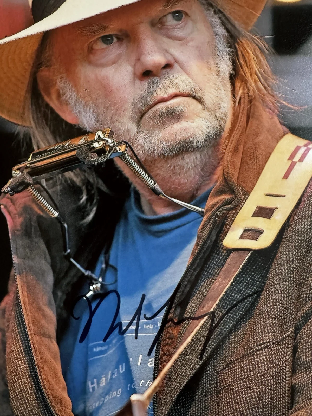 Neil Young Autographed photo 8 x 10 w/COA hand signed Singer Songwriter, image 2