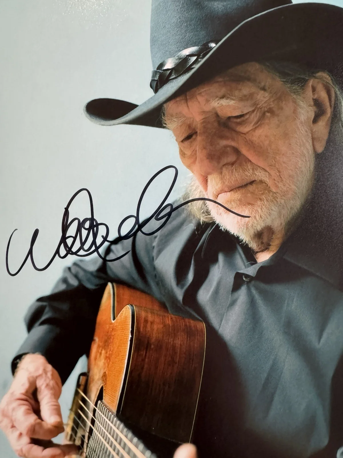 Willie Nelson Autographed photo 8 x 10 w/COA hand signed Country Superstar, изображение 2