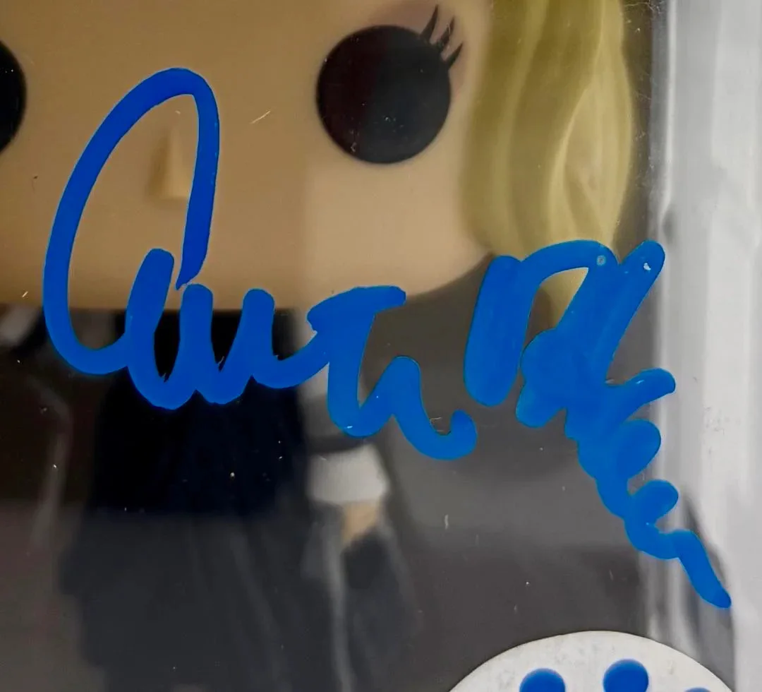 Catherine O'Hara signed "Moira Rose" Funko #1190 (Schitt's Creek) - Beckett COA, изображение 2