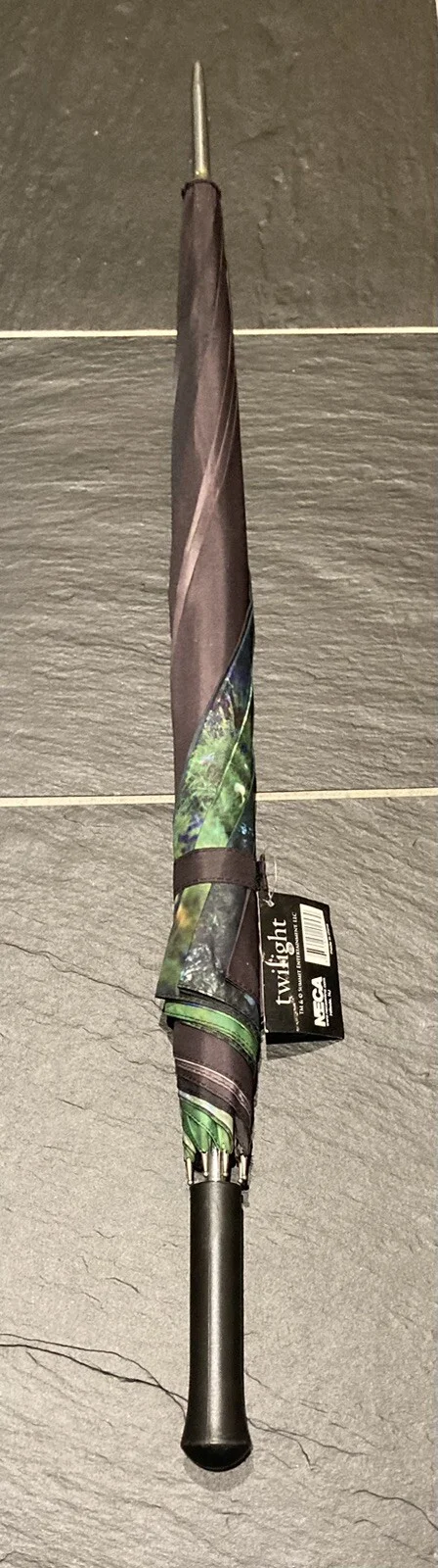 The Twilight Saga Umbrella - Bella and Edward Sitting In Meadow - RARE - NECA, изображение 3
