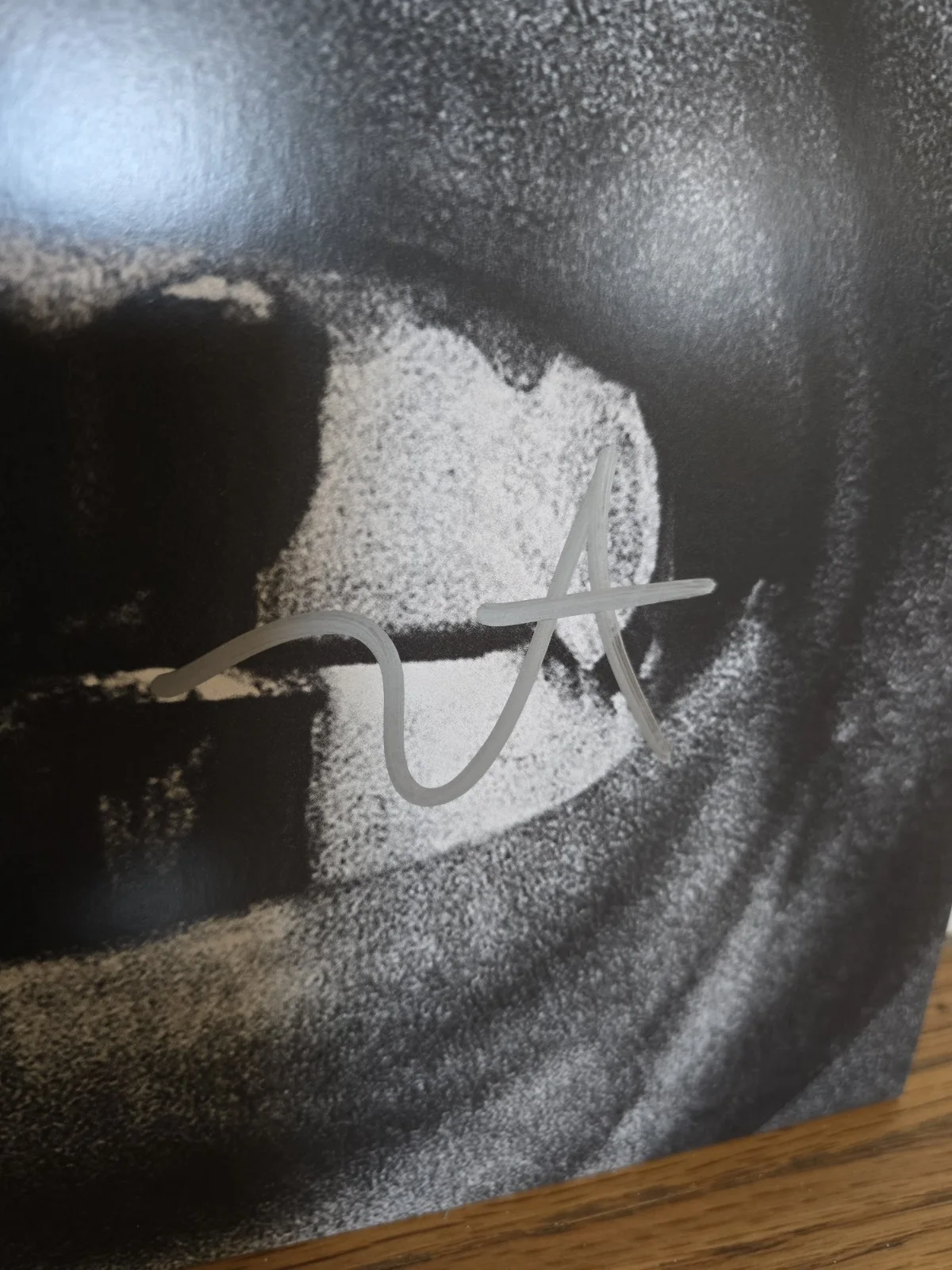 SOLD OUT KANYE WEST SIGNED BULLY VINYL YE AUTOGRAPHED IN HAND SHIPS IMMEDIATELY, изображение 2