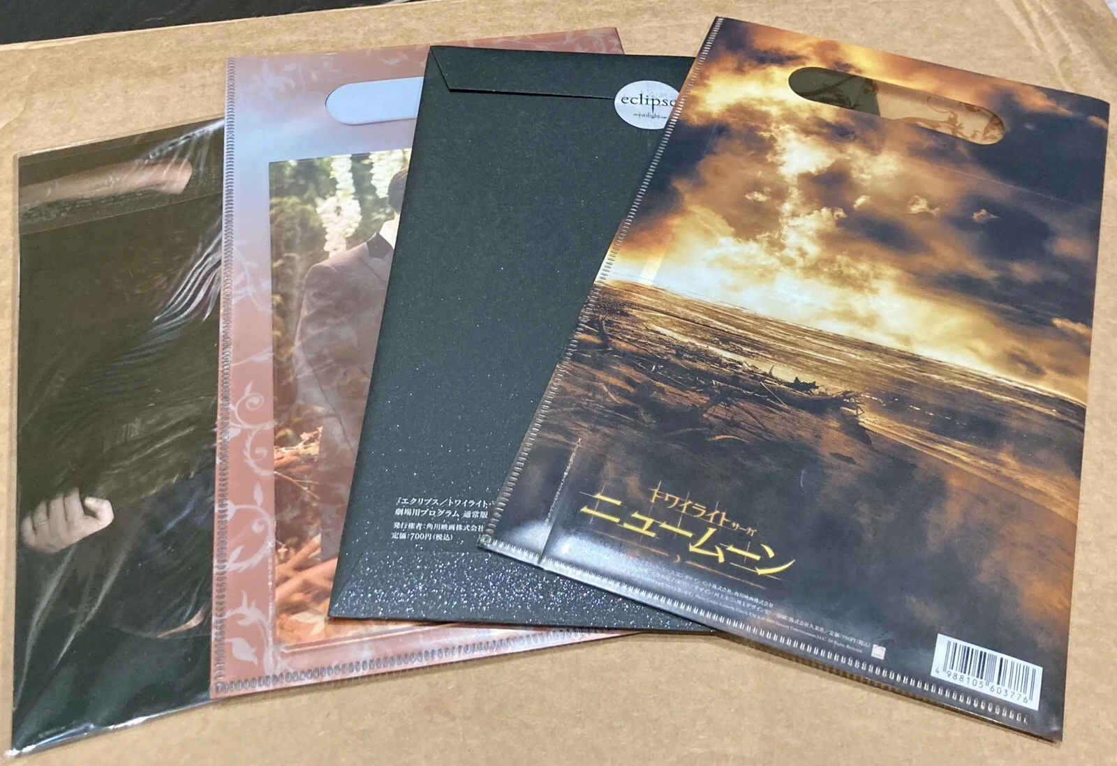 Twilight - New Moon, Eclipse, Breaking Dawn 1 &2 Japan program pressbook flyers, image 2