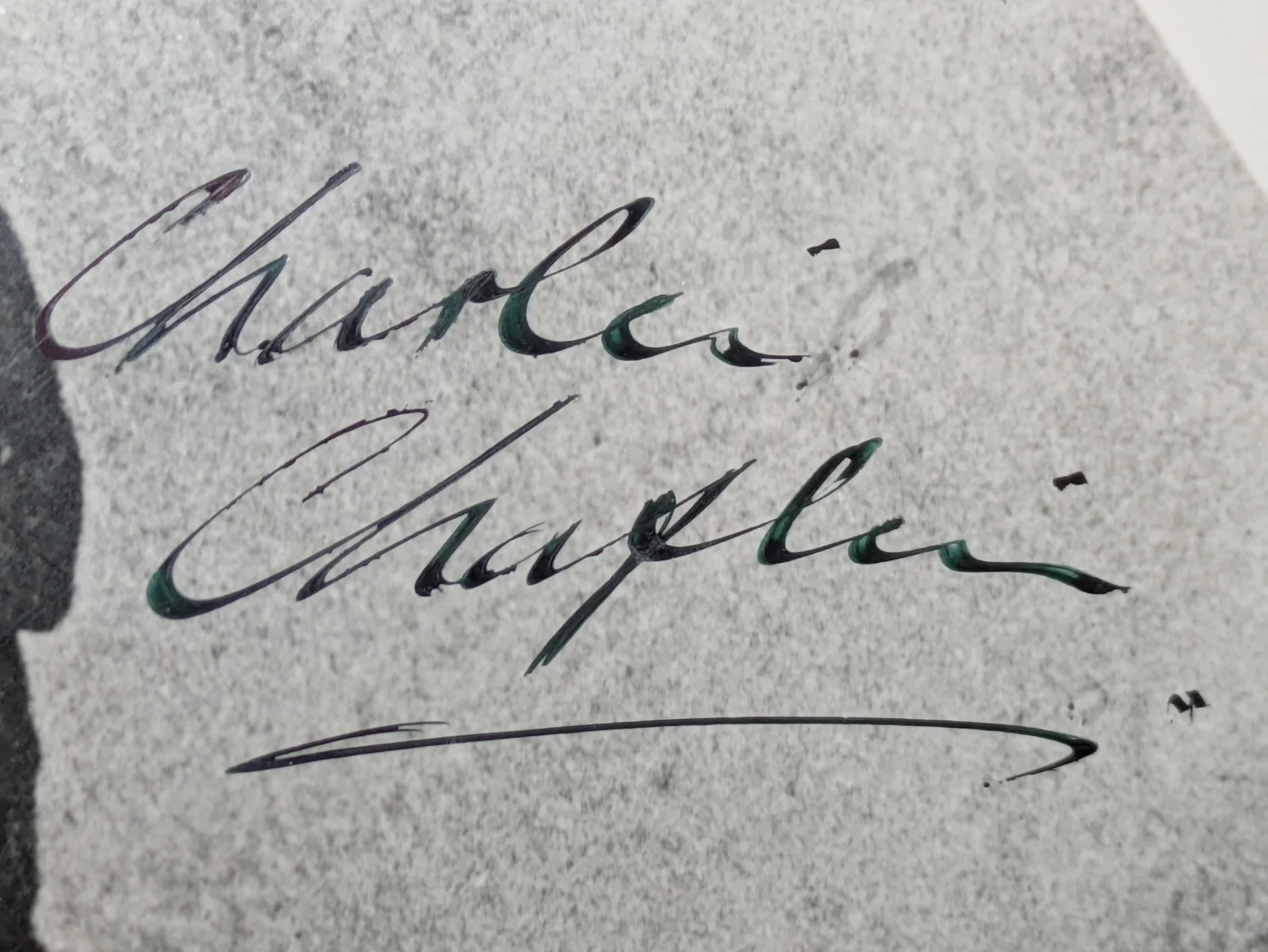 Charlie Chaplin — Charlie Chaplin Hand Signed 8x10 from 1961 Days of Thrills and Laughter w/ COA, изображение 4