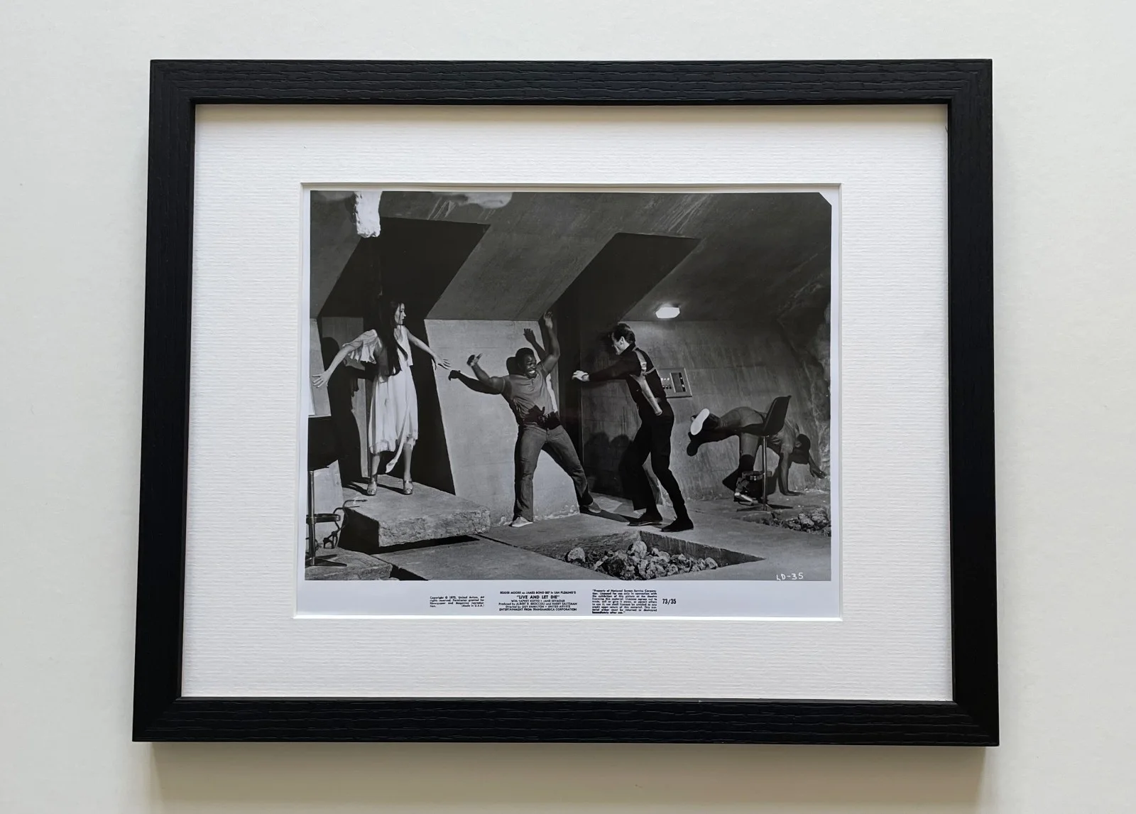 Live and Let Die James Bond Photo Original Framed 8X10 Inch B&W Press Still, изображение 2