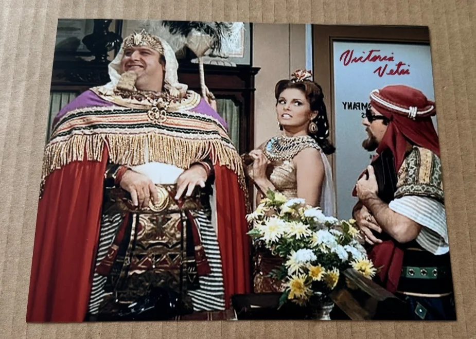 Victoria Vetri — Victoria Vetri - Batman 8x10 Signed Photo W/ COA Actress #2