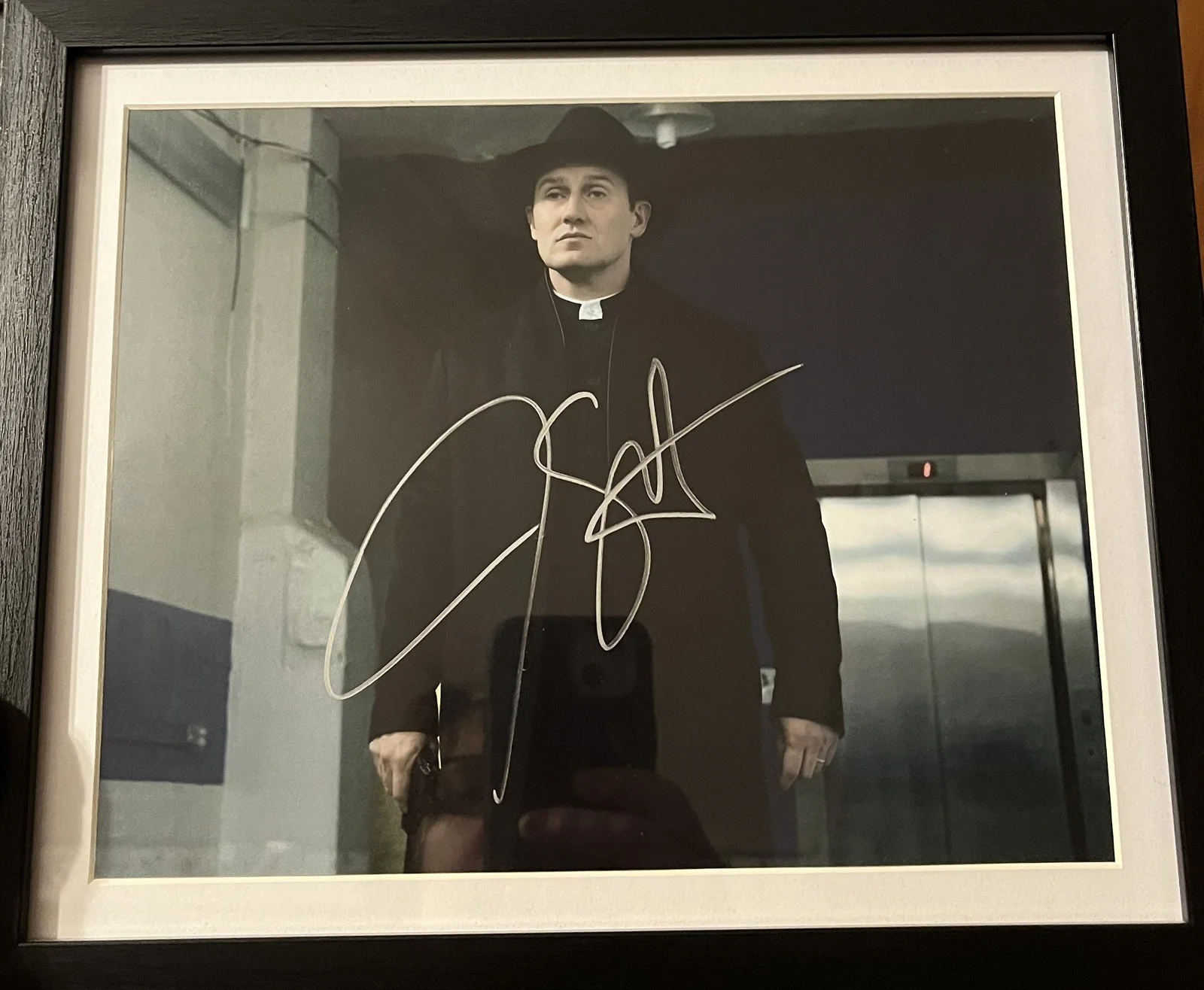 JOSH STEWART — Josh Stewart The Punisher autographed photo signed 8X10 John Pilgrim No COA
