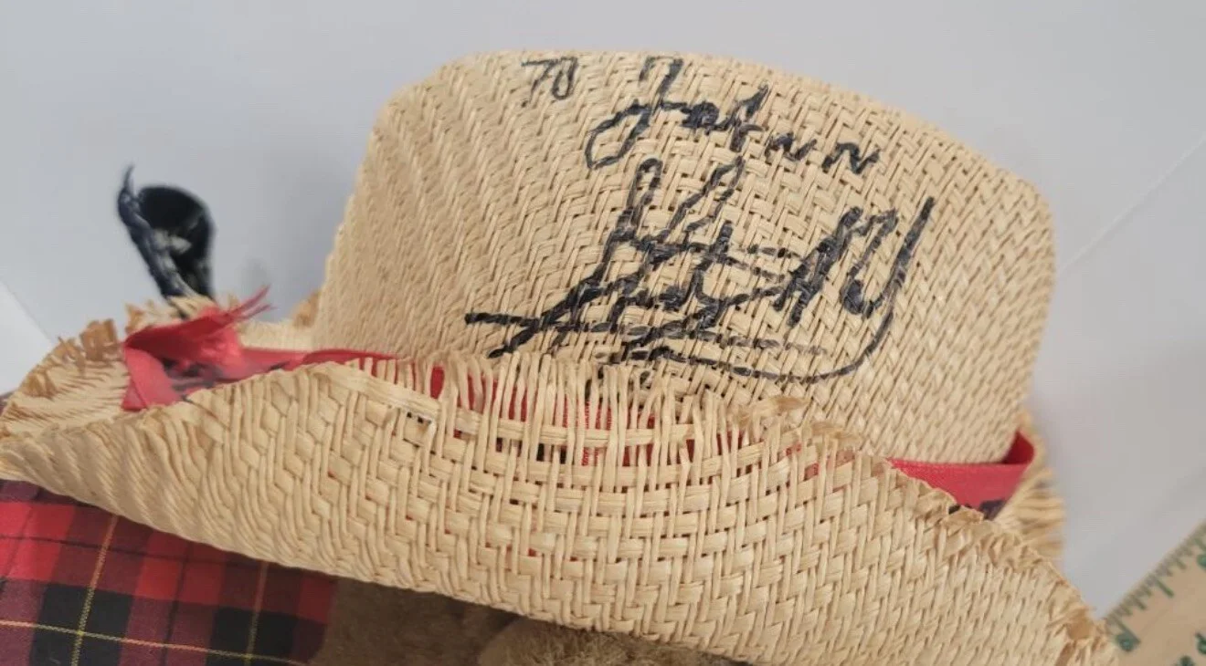 SHOTGUN RED 16" Grand Ole Opry SIGNED by Ralph Emery Plush Nashville Now TNN, изображение 3