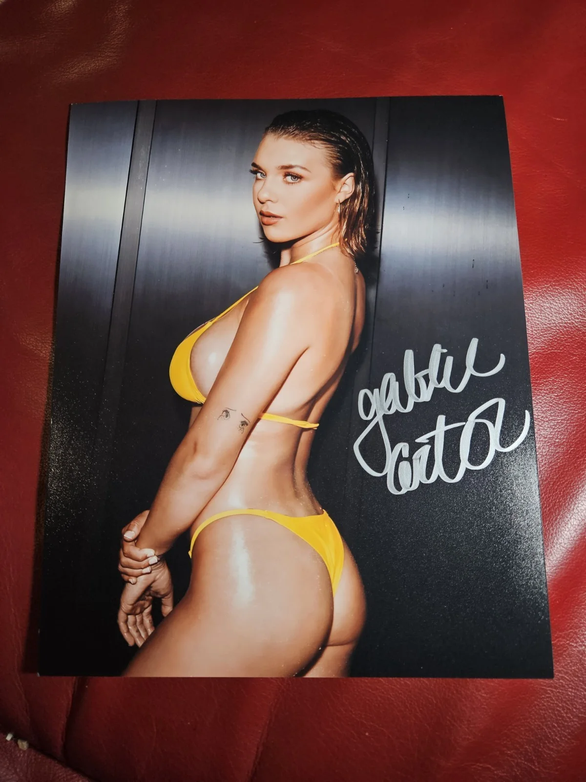 Gabbie Carter — Gabbie Carter (Adult Film Star) Signed Autograhped 8x10 Photo