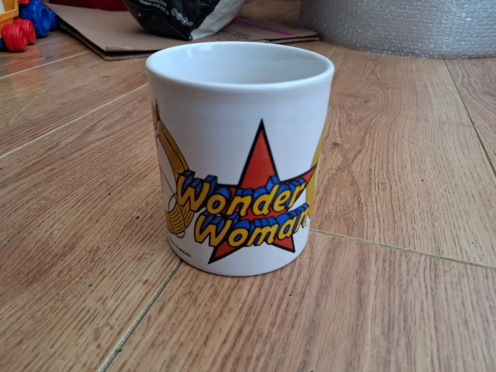 1975 Wonder Woman Staffordshire Mug White Kilncraft England DC Comics Vintage, изображение 2