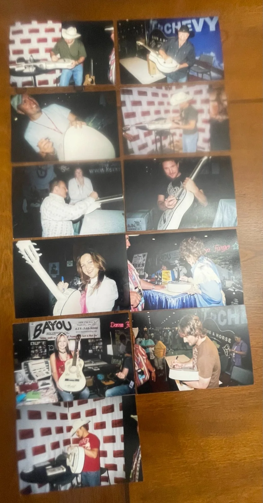 Acoustic Guitar and Picks Signed with Pictures Artist Signing, изображение 3