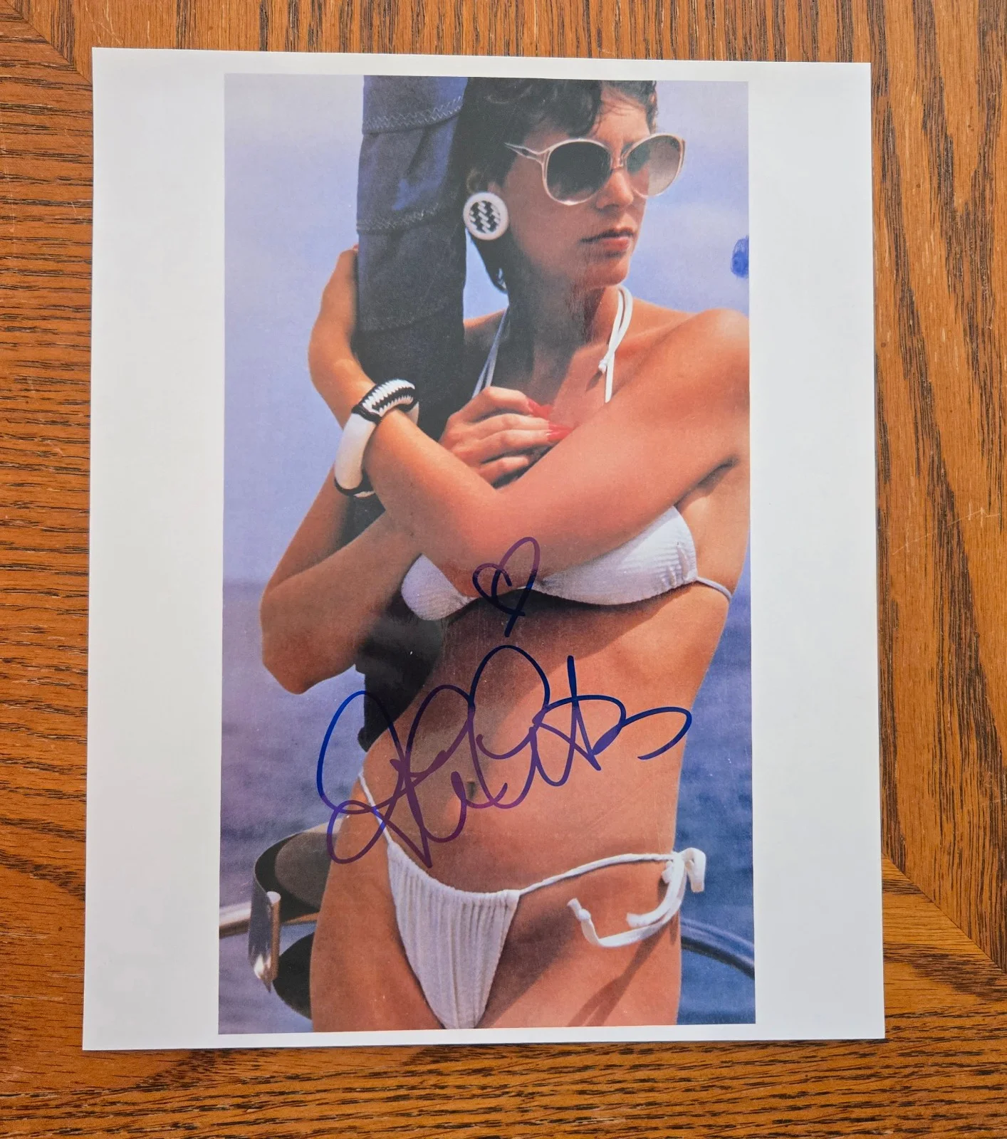 Jamie Lee Curtis — Jamie Lee Curtis Signed 8x10 - Trading Places (SWAU COA)